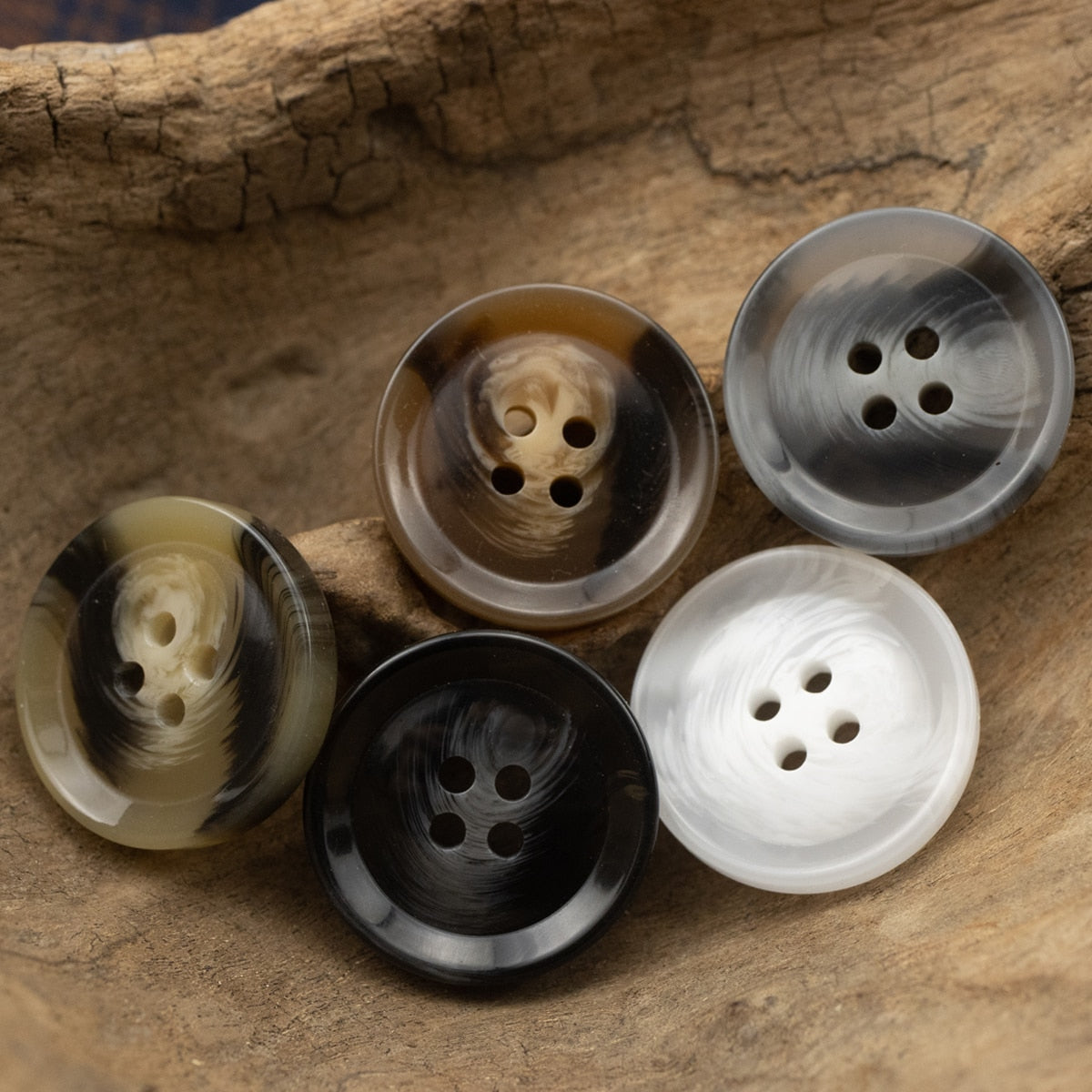 Resin Buttons with Raised Edge Horn Imitation Suit Buttons