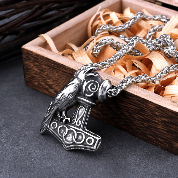 Collar de acero inoxidable con cuervo vikingo y martillo de Thor para hombre