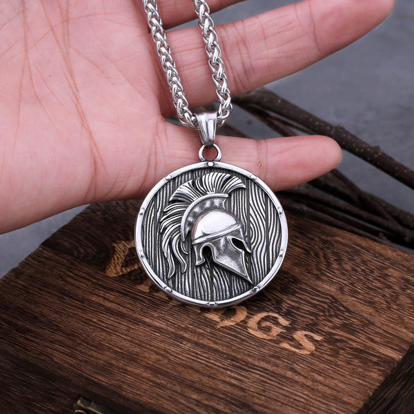 Collar con casco de guerrero espartano vikingo nórdico para hombre, colgante de amuleto vintage de acero inoxidable estilo hip hop.