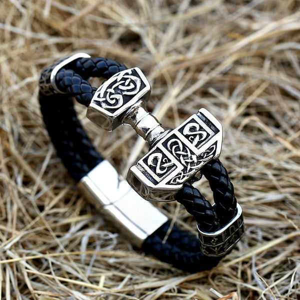 Pulsera vikinga vintage de acero inoxidable con martillo de Thor para hombre y runas vikingas nórdicas.