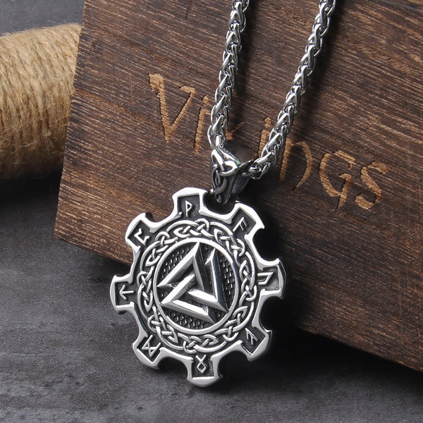 Collar vikingo de acero inoxidable con colgantes de runas para hombre.
