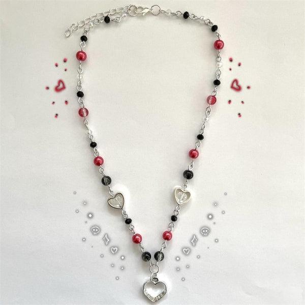 Collar estilo rosario hecho a mano con cuentas de perlas de vidrio rojo y negro y cuentas craqueladas.