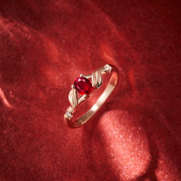 Anillo de plata con rubí y diamantes para mujer con diseño original
