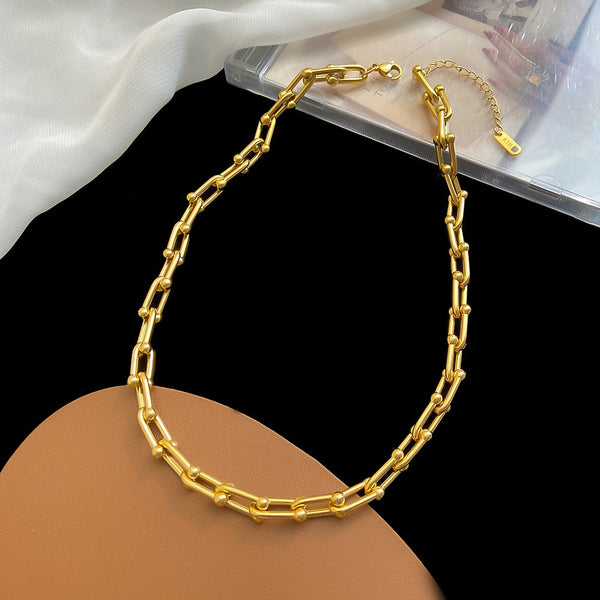 Conjunto de collar, pulsera y pendientes con cadena gruesa con costuras en forma de U.