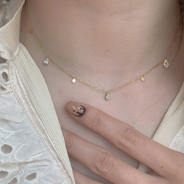 Collar con colgante geométrico de circonita y borla de acero inoxidable 316L