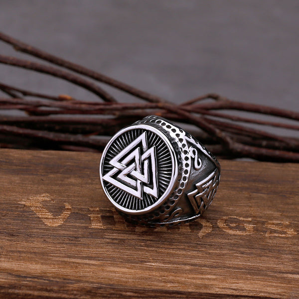 Anillo de acero inoxidable con runas Valknut de alta calidad de estilo vikingo nórdico.