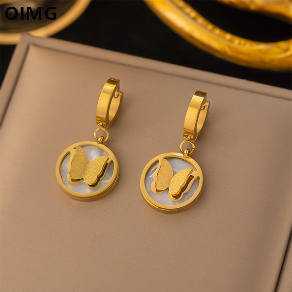 Pendientes de aro con mariposas encantadoras y temperamento chapados en oro para mujer