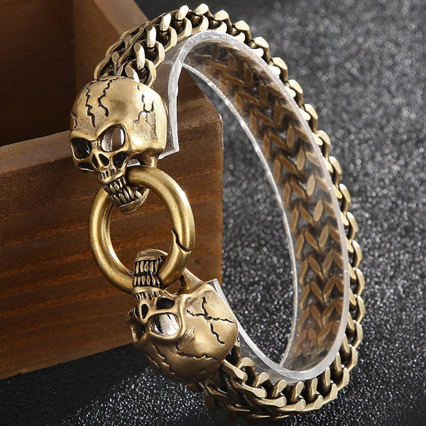 Pulsera Steampunk con doble calavera en la mano para hombre