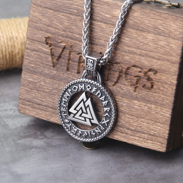 Collar con colgante de runas vikingas de Valknut que nunca se desvanece
