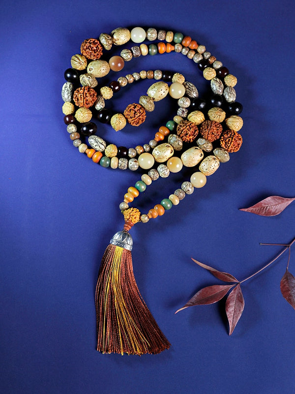 Collar de japamala con 108 cuentas de madera natural y borla.