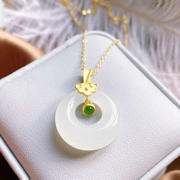 Collar colgante hueco de jade hetiano natural con incrustaciones de plata de artesanía clásica