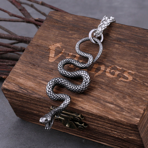 Collar con colgante de acero inoxidable estilo hip hop, punk y motero para hombre, con diseño de serpiente y rey.