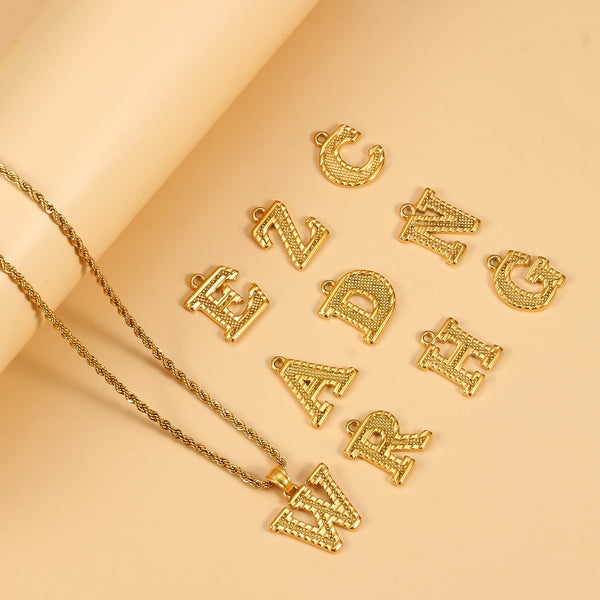 Collar con colgante de letras doradas para hombre y mujer