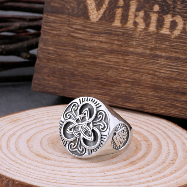 Anillo vikingo vintage de acero inoxidable con runas de la trinidad para hombre