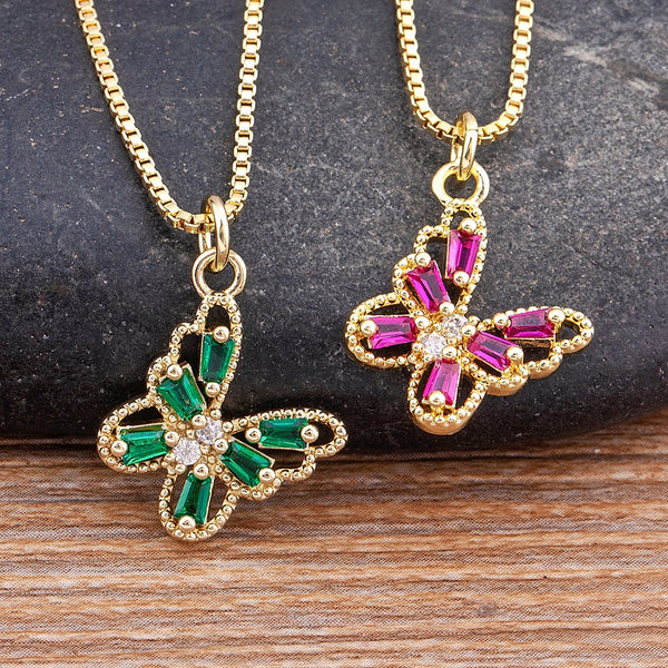 Collar clásico con colgante de mariposa de cristal en 5 colores