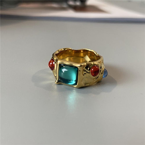 Anillo retro de tendencia de nicho de diseño independiente