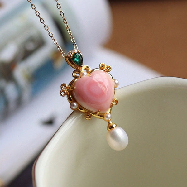 Nuevo collar con colgante dulce en forma de corazón de perla de nácar artificial con incrustaciones