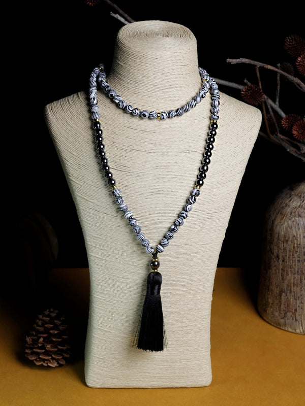 Collar largo con borlas de malaquita y hematita de 8 mm y 108 cuentas