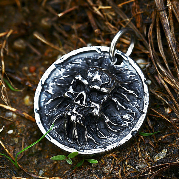 Collar con colgante de calavera de la muerte con escudo retro para hombre, de acero inoxidable, con detalles finos, estilo punk.