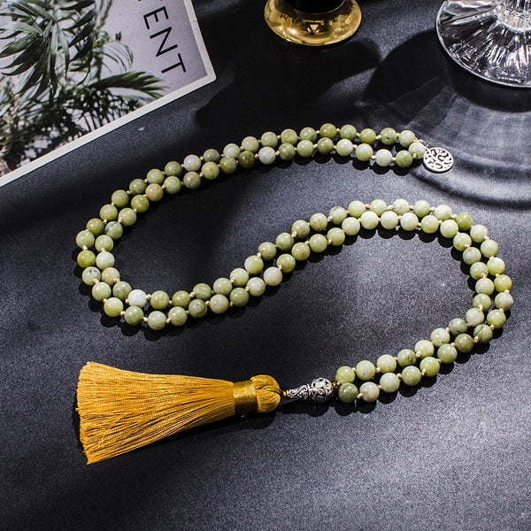 Collar Mala 108 anudado con cuentas de jade natural del sur de 8 mm