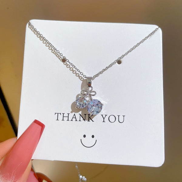 Collar con colgante de cereza y lazo de cristal para mujer