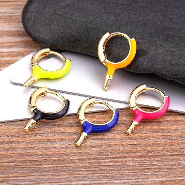 Pendientes colgantes con forma de llave de esmalte de tendencia para mujer