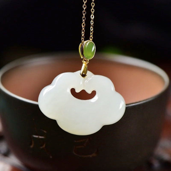 Collar creativo con colgante de nube de jade blanco hetiano natural para mujer