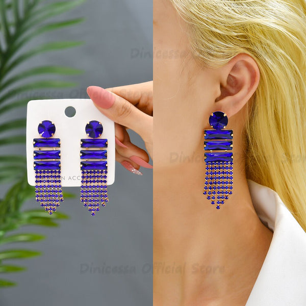 Pendientes colgantes de cristal brillante de estilo bohemio y moderno.