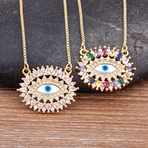 Collar clásico dorado con colgante de cristal de mal de ojo, ideal para mujer.
