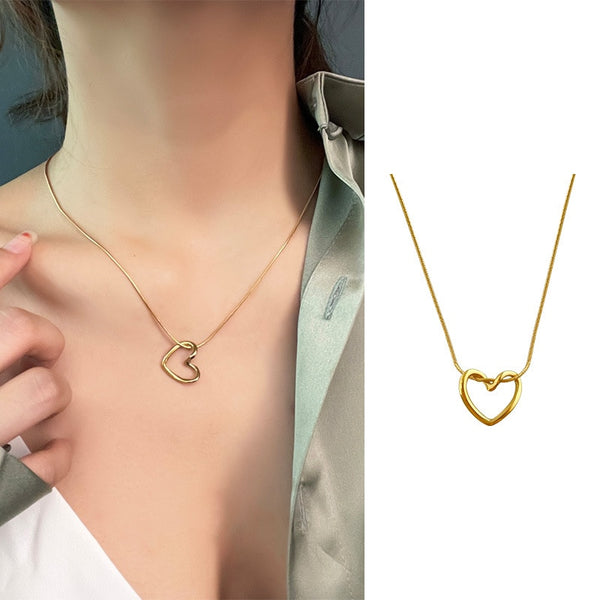 Collar con colgante de corazón con giro de moda para mujer