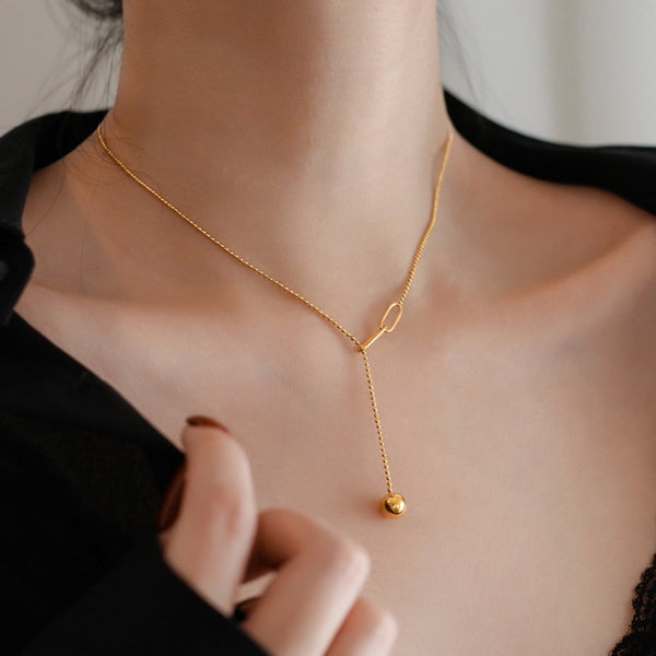Gargantilla con colgante de borlas esféricas para mujer, cadena de cuentas, estilo informal, a la moda