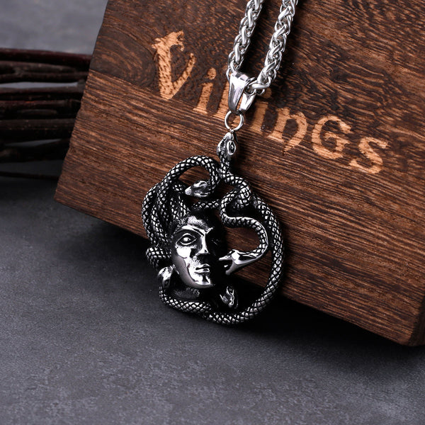 Collar con colgante de acero inoxidable para hombre, diseño de serpiente Medusa de mitología nórdica