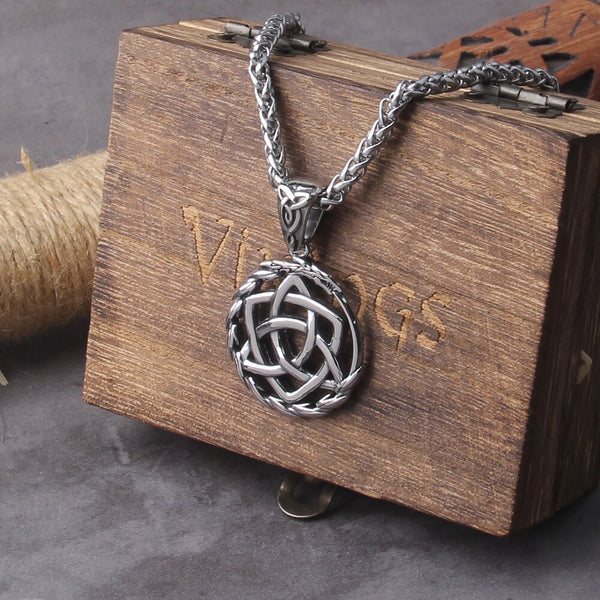 Collar Ouroboros de acero inoxidable para hombre, collar de Odín en caja de madera: el regalo vikingo perfecto.