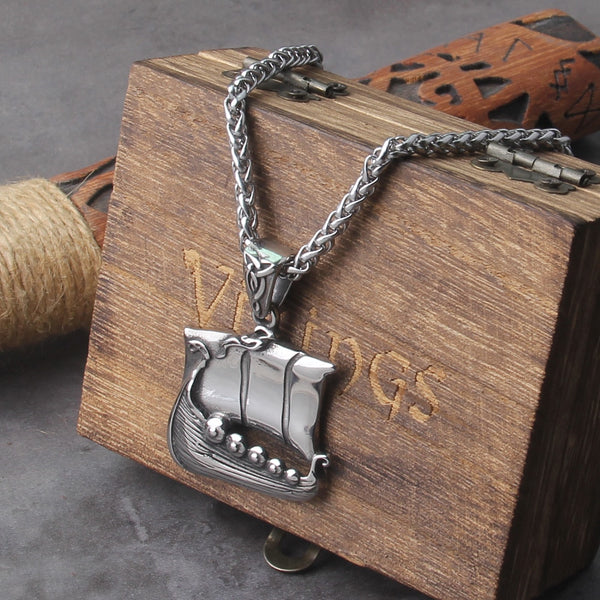 Collar de acero inoxidable vintage con símbolo vikingo de Odín, runa, aguja y barco dragón para hombre