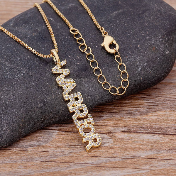 Collar con colgante de guerrero de circonita bañado en oro estilo punk retro para hombre