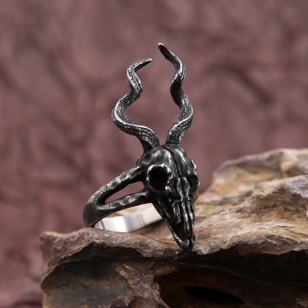 Anillo vintage de acero inoxidable 316L con cabeza de oveja negra para hombre y mujer.