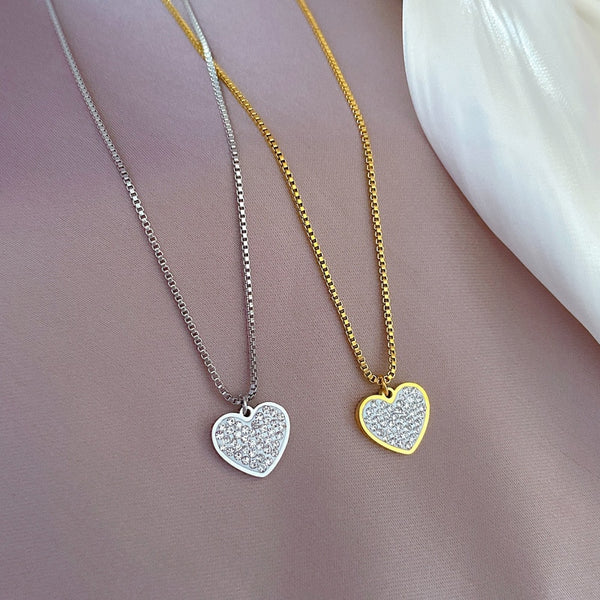 Collar con colgante de corazón de circonitas ligeras bañado en oro para mujer