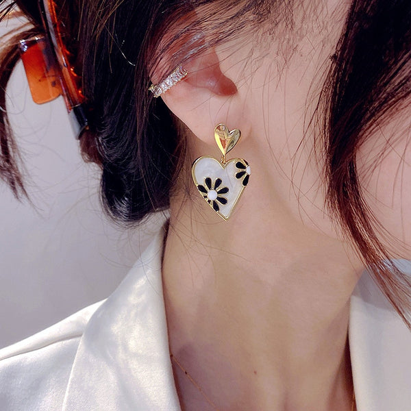 Pendientes de margaritas con forma de corazón para mujer