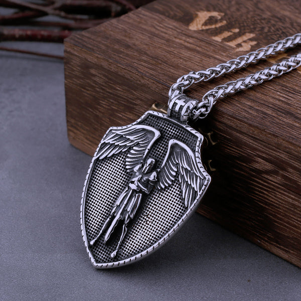 Collar vintage de acero inoxidable con escudo de San Miguel para hombre