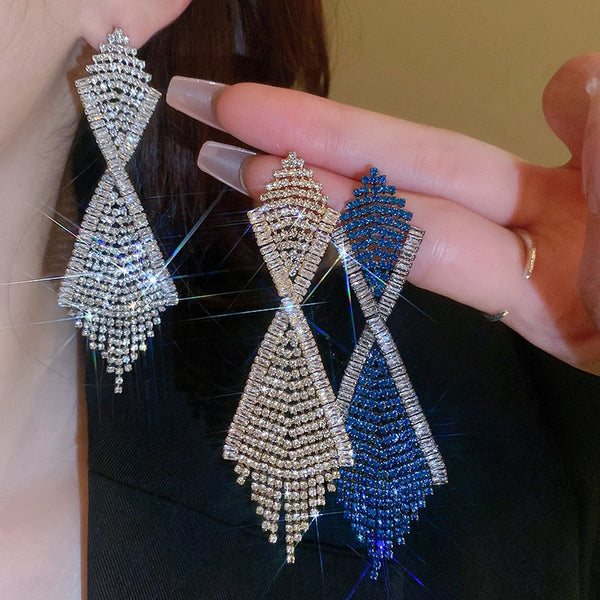 Pendientes largos de cristal azul plateado para mujer con borlas y diamantes de imitación.