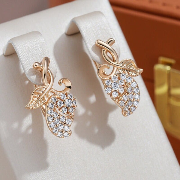 Elegantes pendientes de hoja geométrica con circonitas para mujer