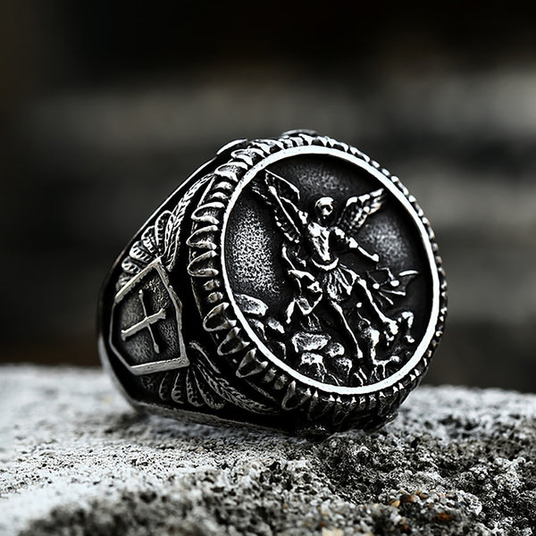 Anillo vintage de San Miguel de acero inoxidable 316L para hombre, estilo punk, con cruz.
