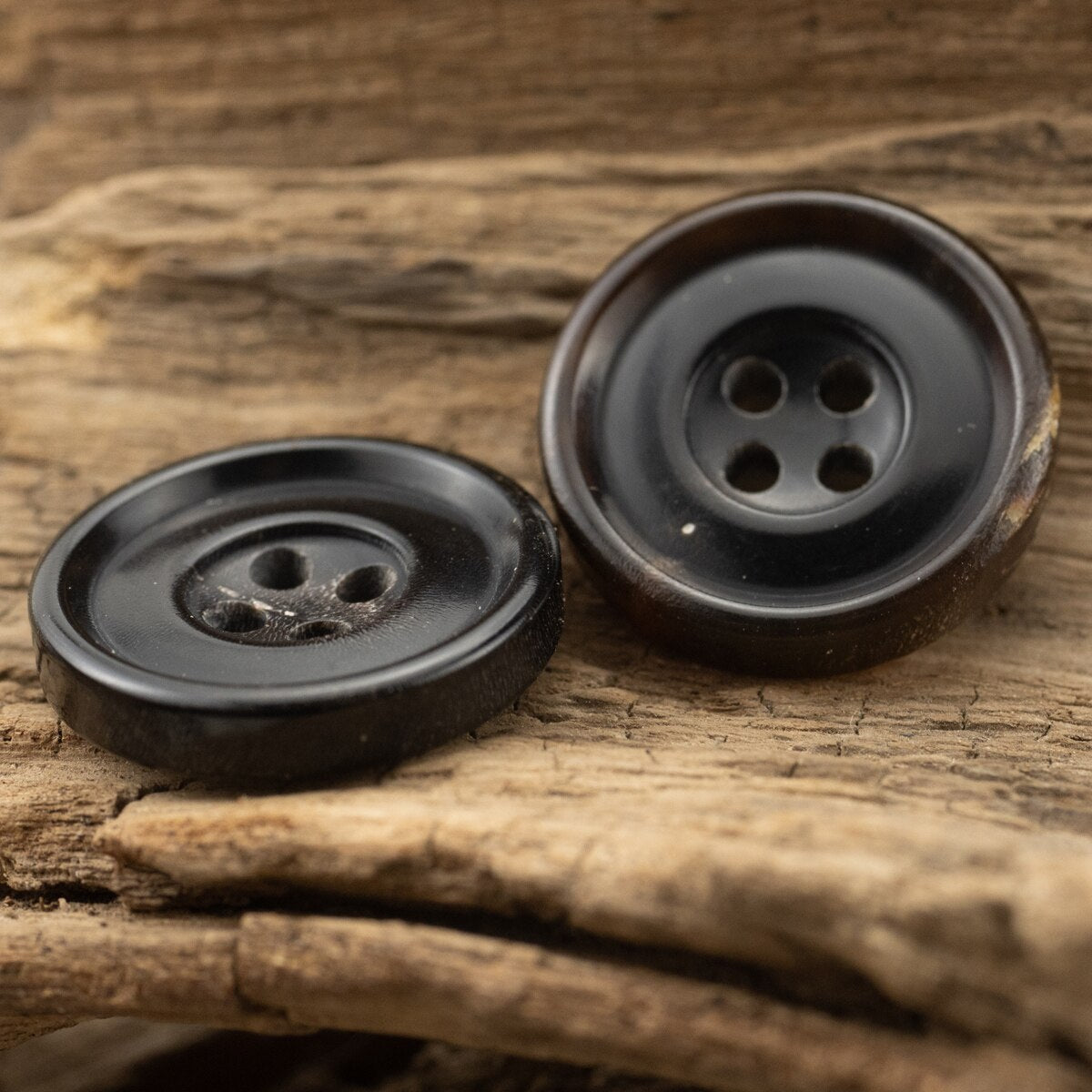 Casual Genuine Horn Button Round Rim 4 Hole Black and Brown  Accessories