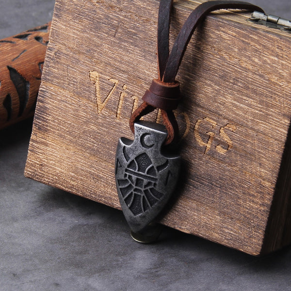 Collar con colgante de lanza vikinga de acero inoxidable color hierro