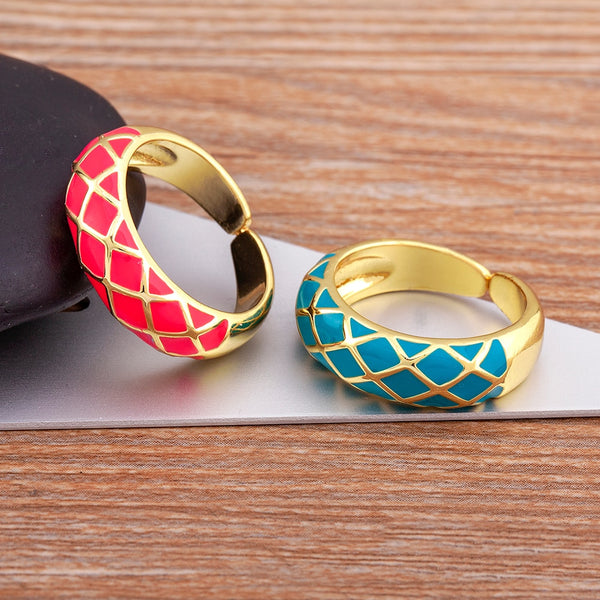 Anillo de esmalte exquisito con diseño geométrico de rayas romboidales y goteo de aceite en 5 colores dulces