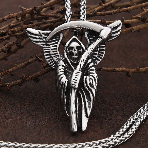 Collar gótico con colgante de calavera y guadaña de la Parca para hombre