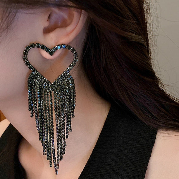 Pendientes largos con borlas y diamantes de imitación para mujer, con cristales de corazón negro.