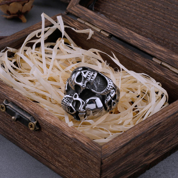Anillo de motociclista de acero inoxidable con calavera de diablo de tres lados para hombre, estilo rock punk de alta calidad.