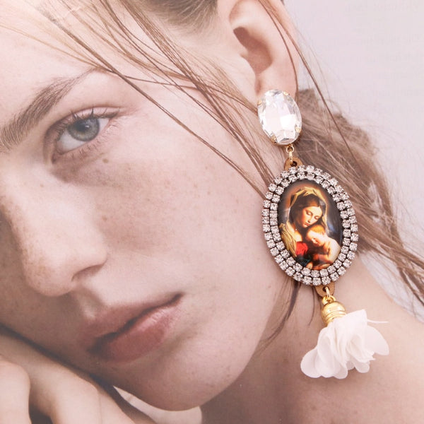 Nuevo diseño de pendientes religiosos con diamantes de imitación para mujer, pendientes colgantes de ángel y flores.