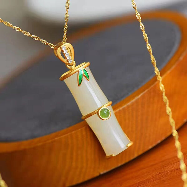 Collar con colgante de bambú y jade blanco hetiano natural con incrustaciones de plata